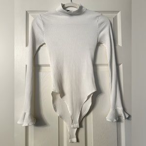 Nwot Forever 21 small white mock neck bodysuit flared sleeves stretchy S